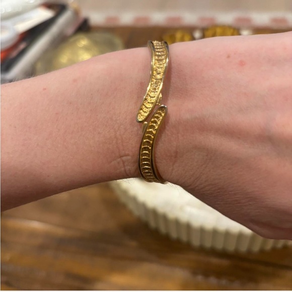 VTG 80s Monet Gold Cuff Bracelet - Picture 2 of 5
